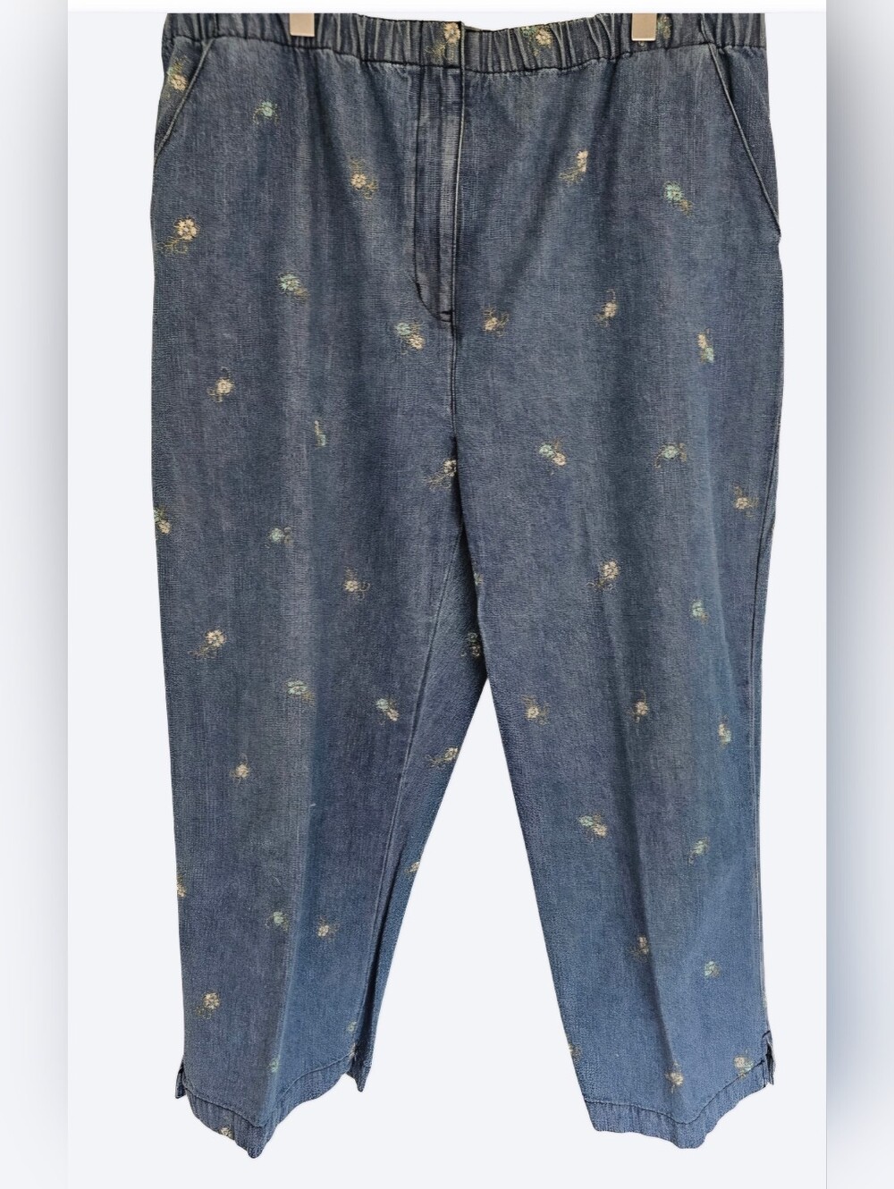 Classic Elements Jeans With Flower Detailing